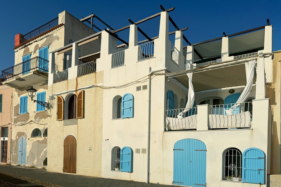 guide to alghero white houses