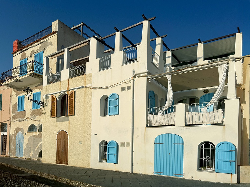guide to alghero white houses