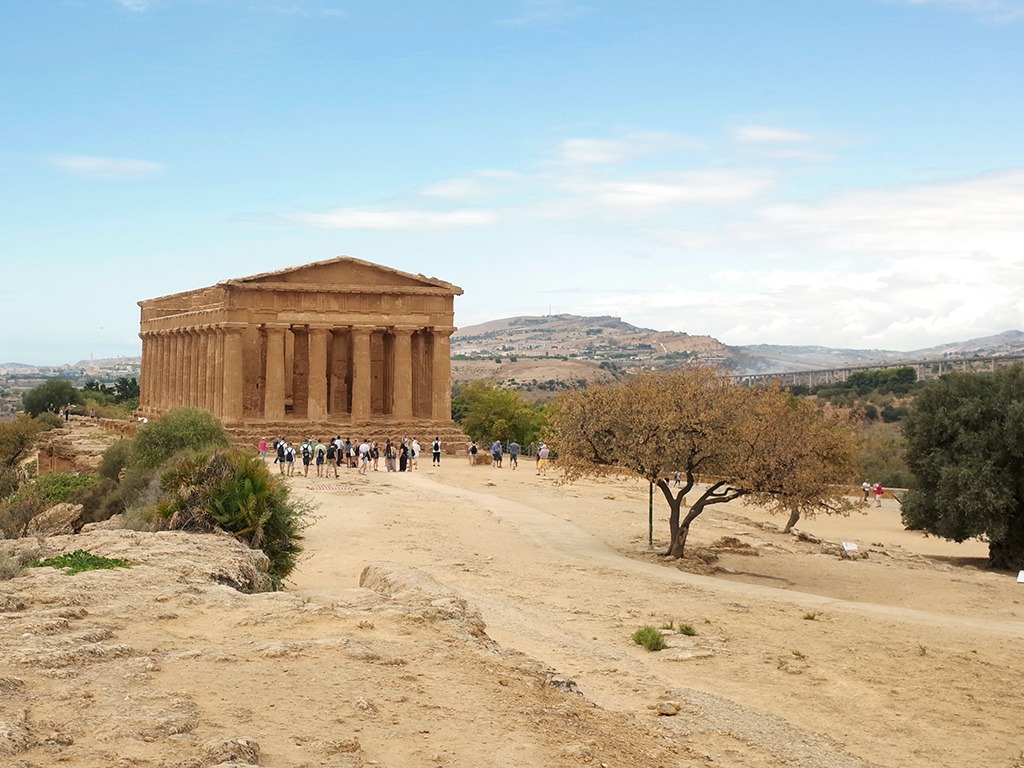 wide view of temple of concordia in agrigento