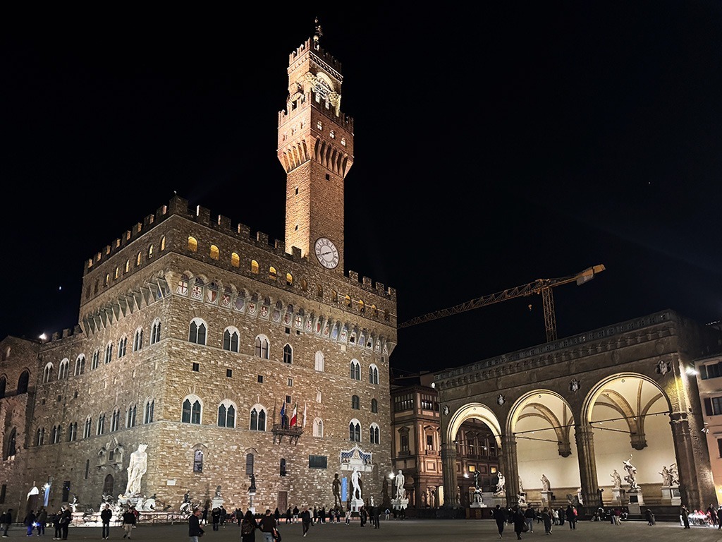 night time view of palazzo vecchio in florence