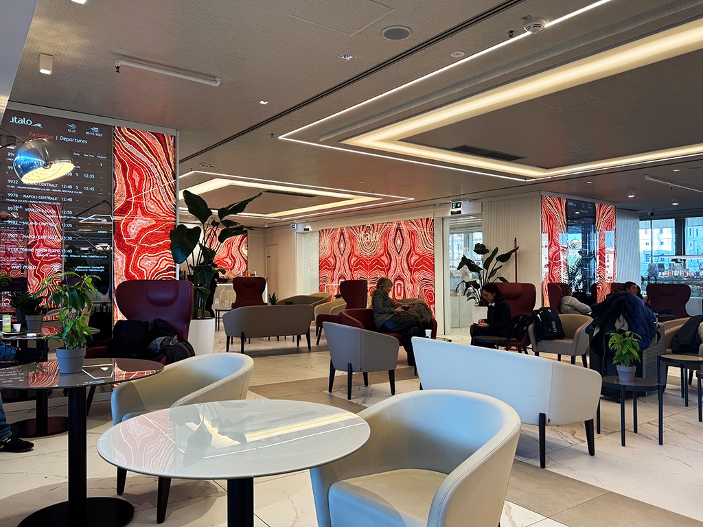 italo lounge interior in roma termini station