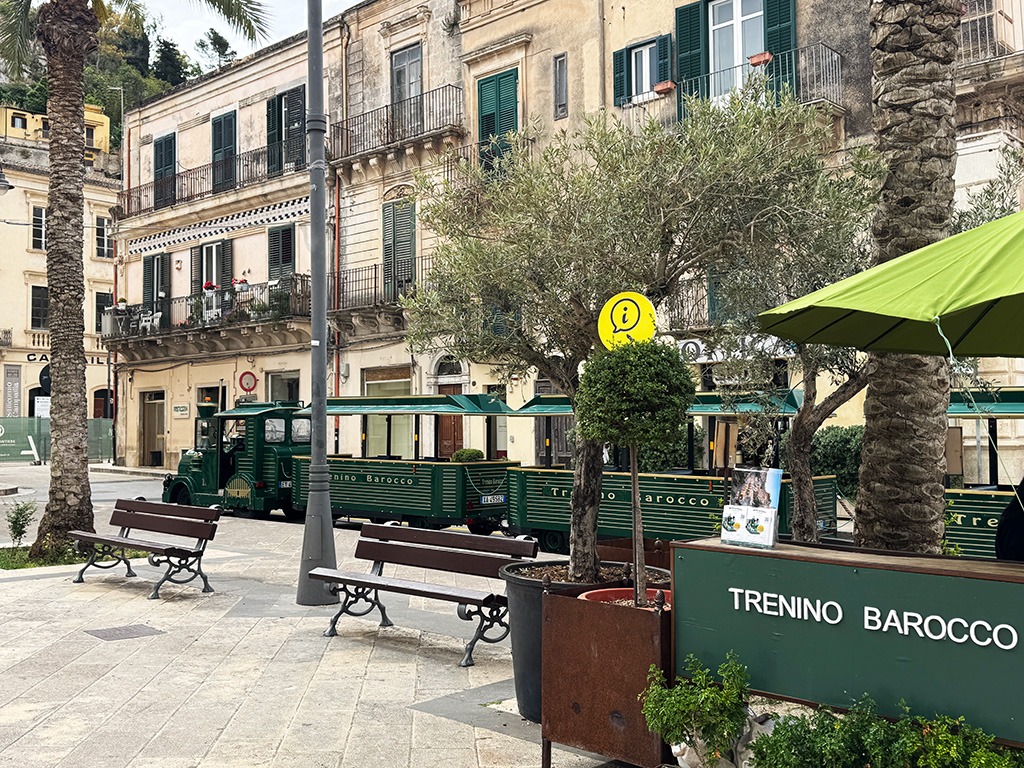 land train in noto sicily