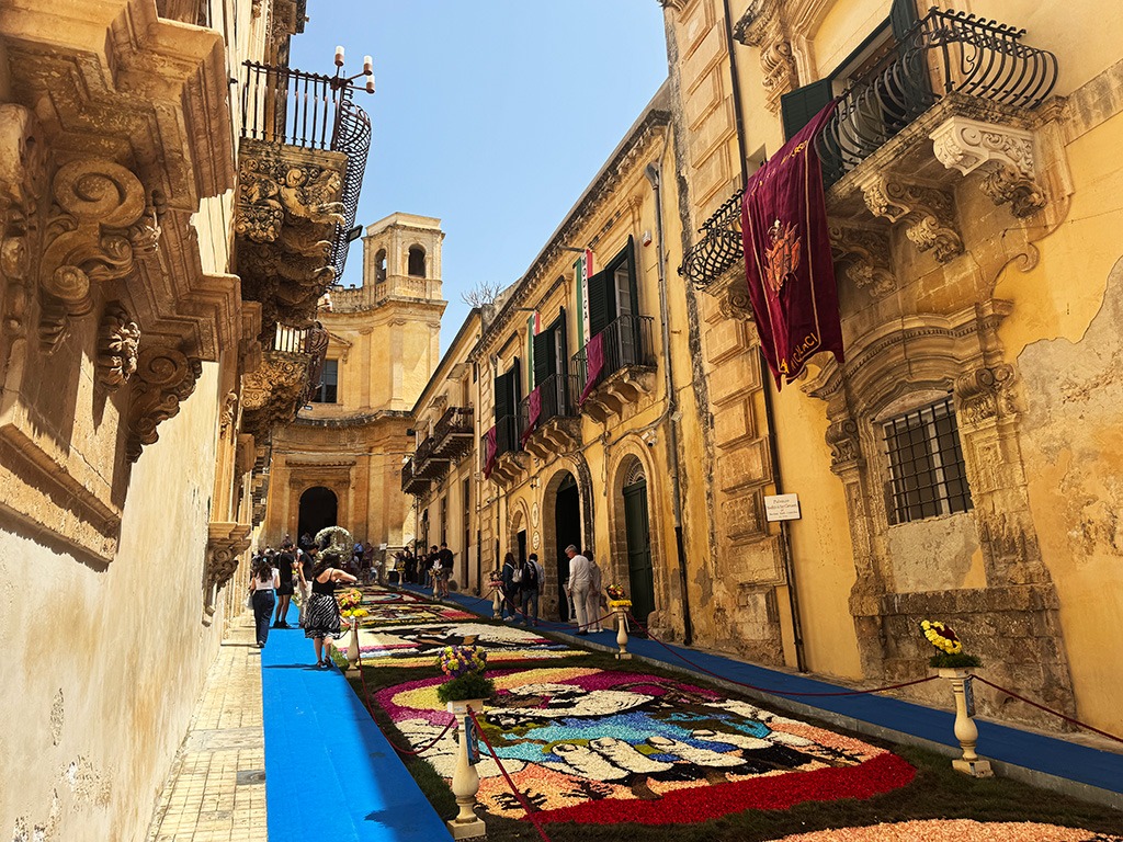 flower display at the Noto infiorata event