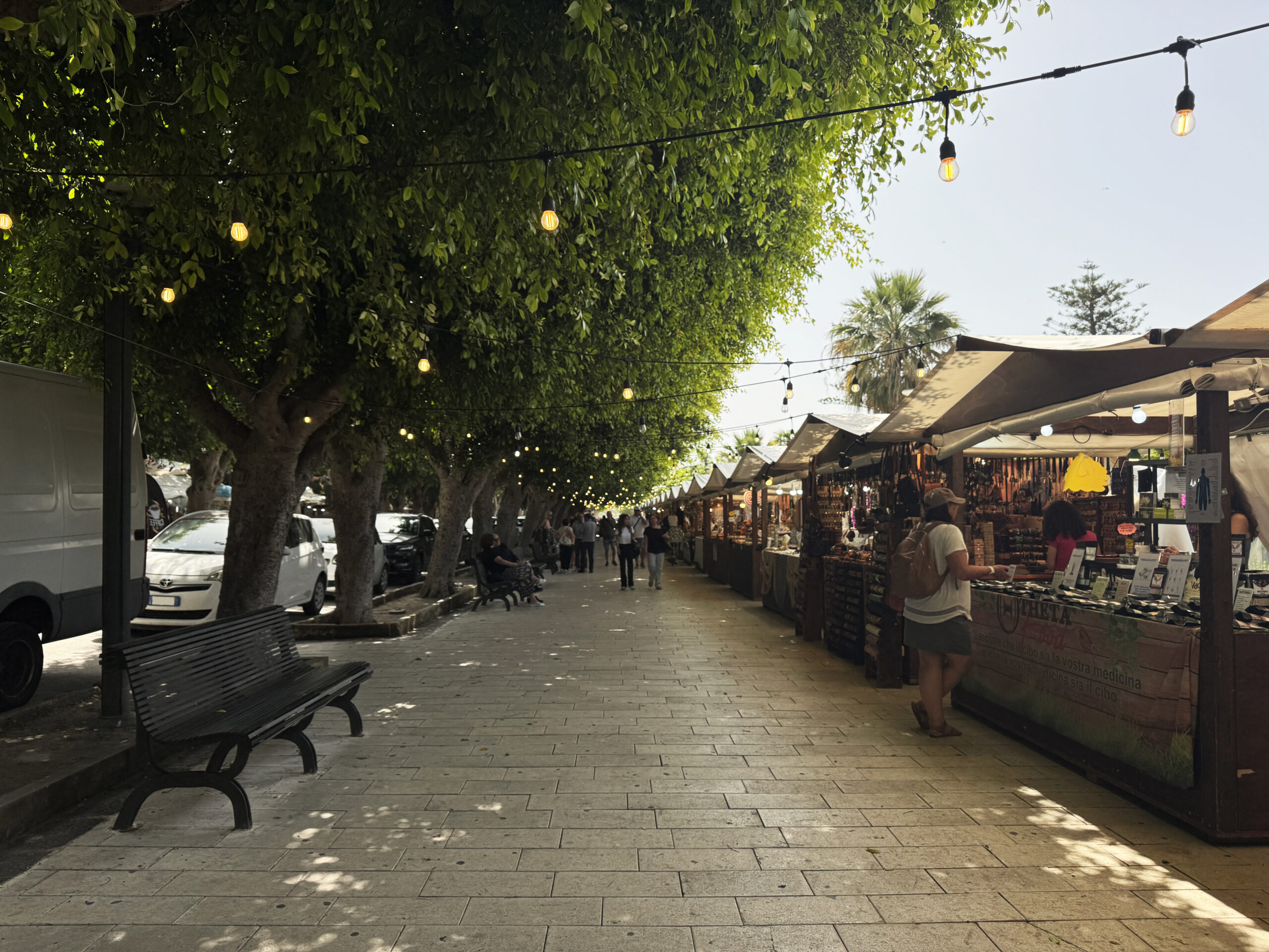 market stalls in noto