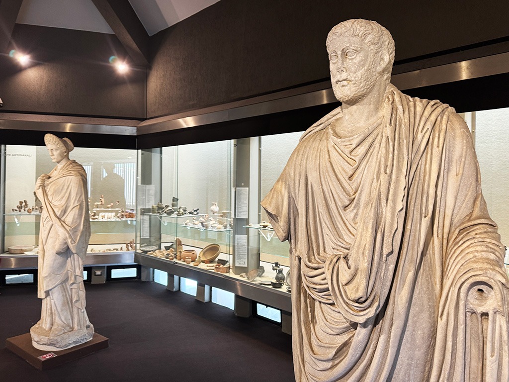 ancient statues and display in siracusa archaeological museum