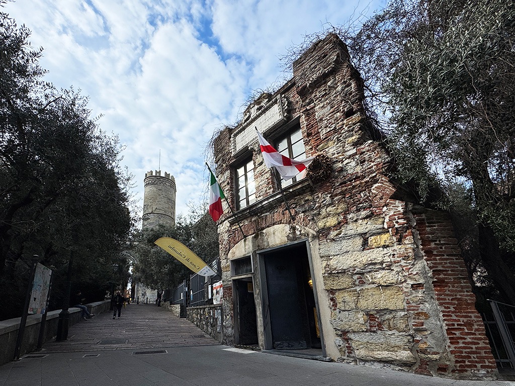 house of christopher colombus exterior