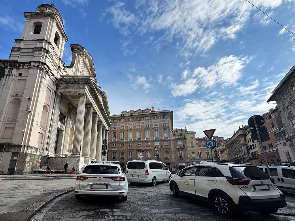 taxis in genoa piazza della nunziata