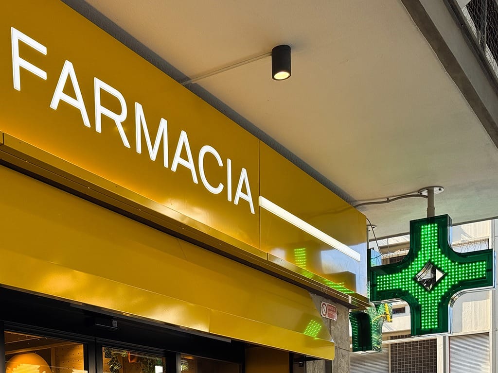 pharmacy green cross sign