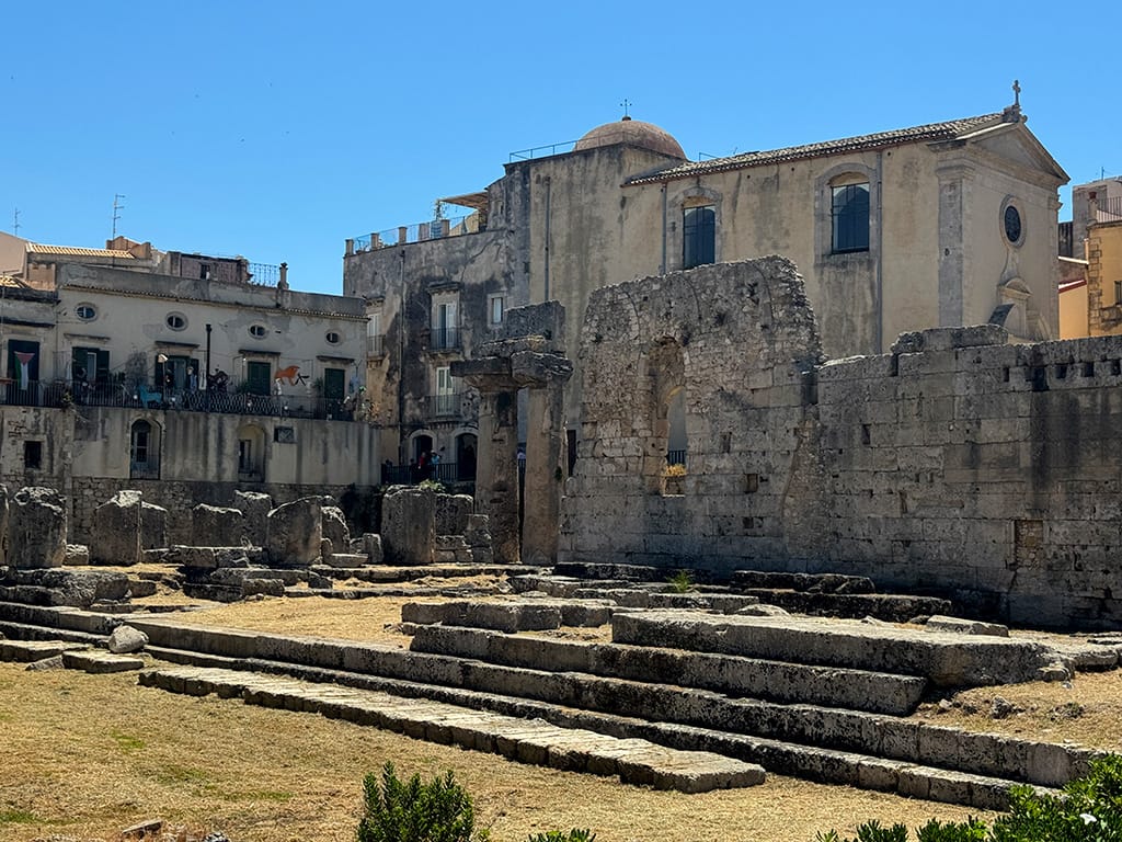 temple of apollo ruins in ortigia
