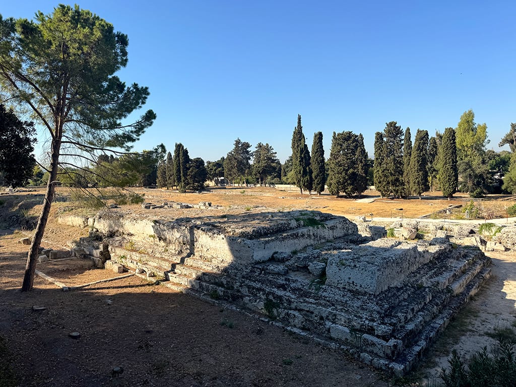 altar of hieron ruins in Neapolis Archaeological Park